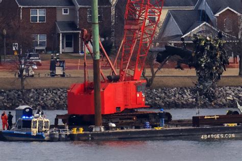 US NTSB cites United crew failure in Boeing 777 altitude loss .